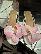 Charger l'image dans la galerie, Sandales orchidées 111