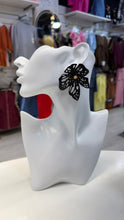 Charger l'image dans la galerie, Boucle d’oreille fleur fanzi
